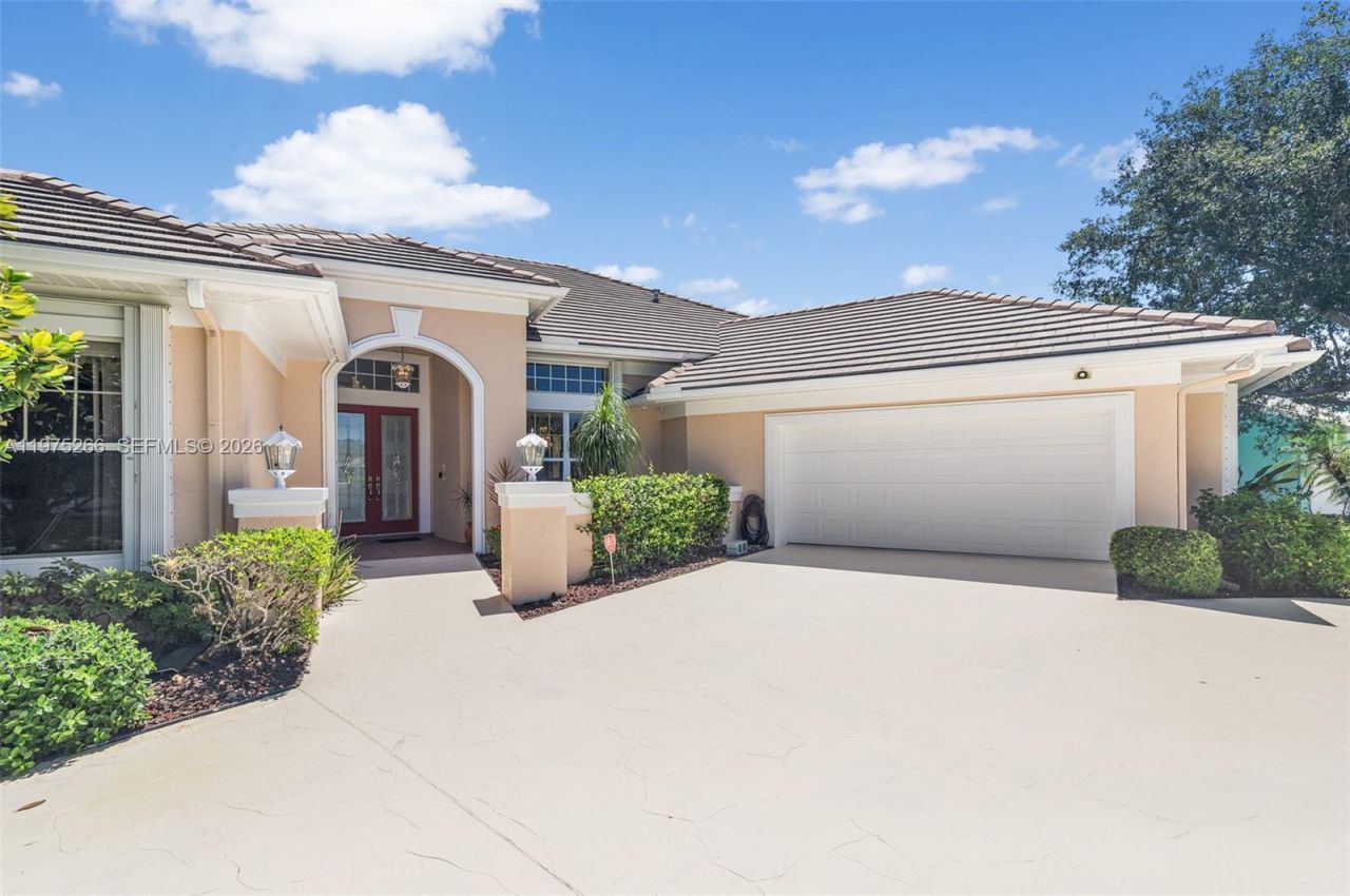 2674 SE Erickson Dr , Port Saint Lucie, FL 34984 Photo