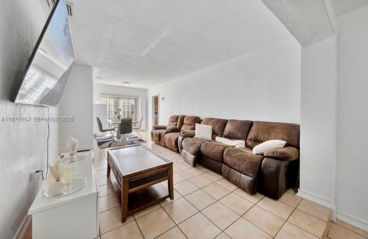 5300 SW 6th St , Miami, FL 33134 Photo