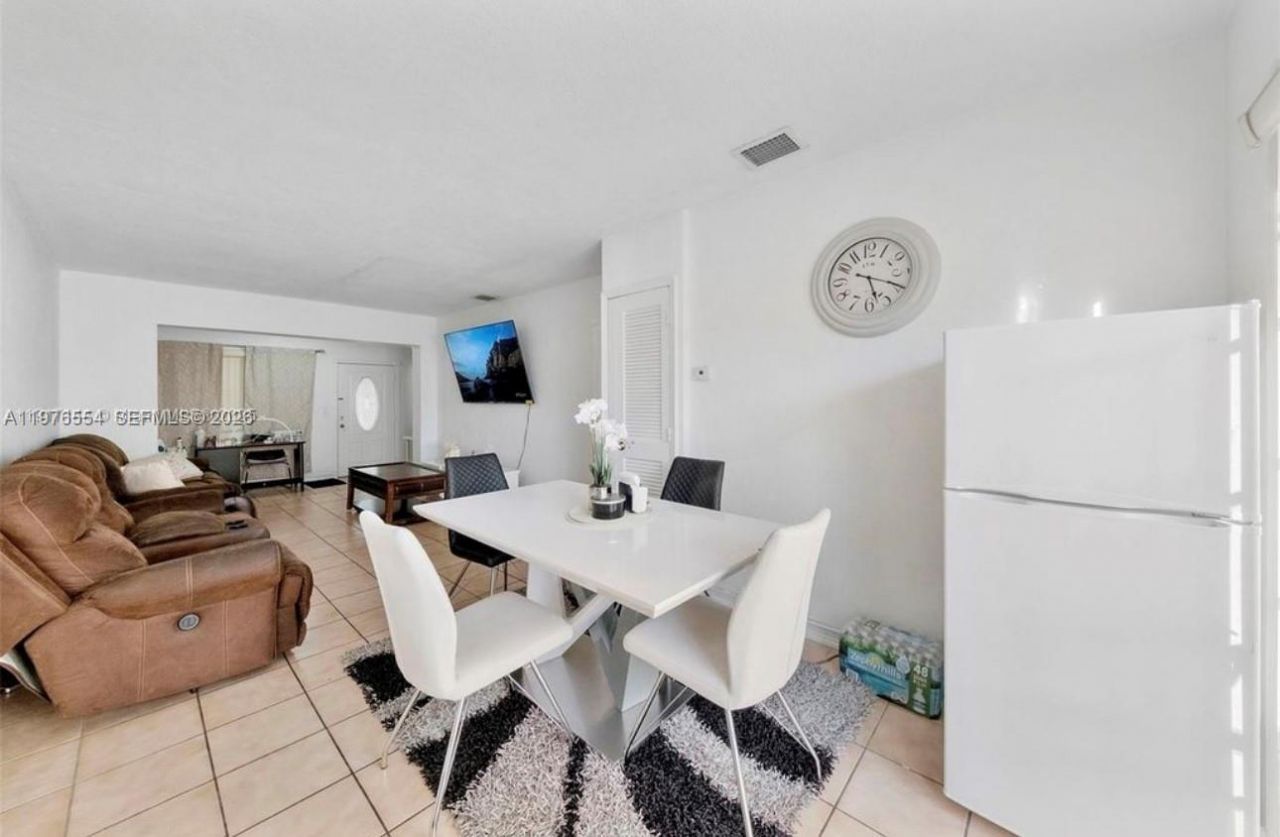 5300 SW 6th St , Miami, FL 33134 Photo