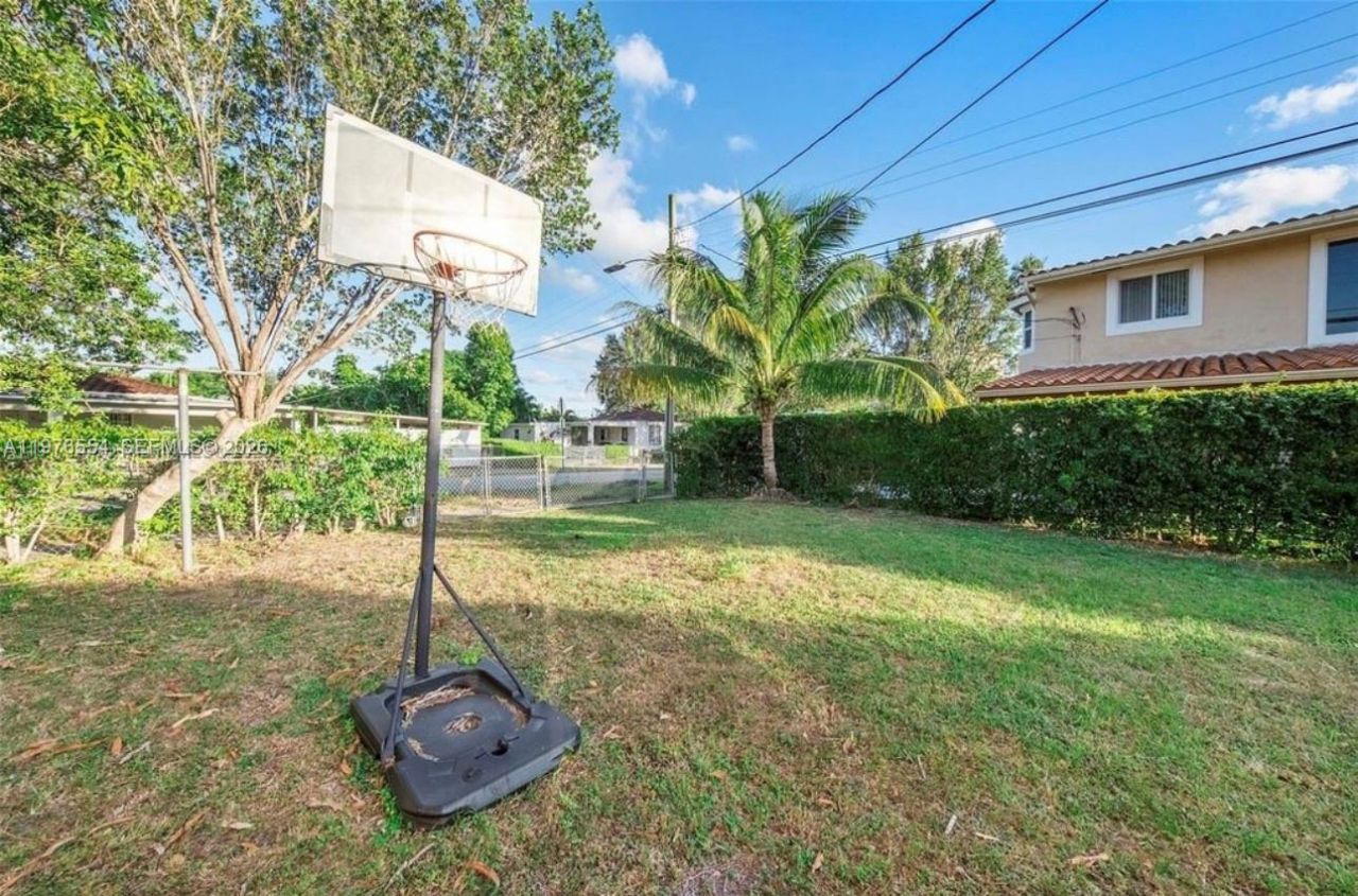 5300 SW 6th St , Miami, FL 33134 Photo