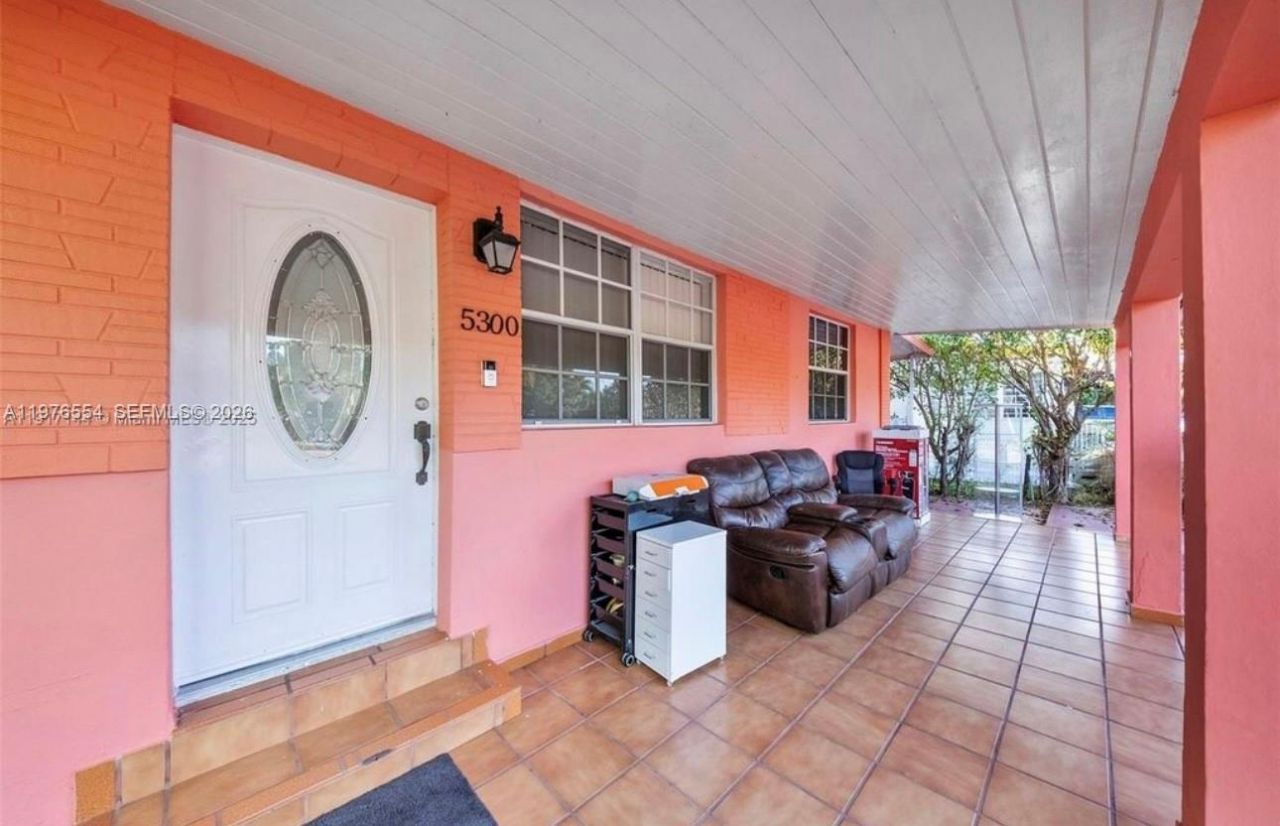 5300 SW 6th St , Miami, FL 33134 Photo