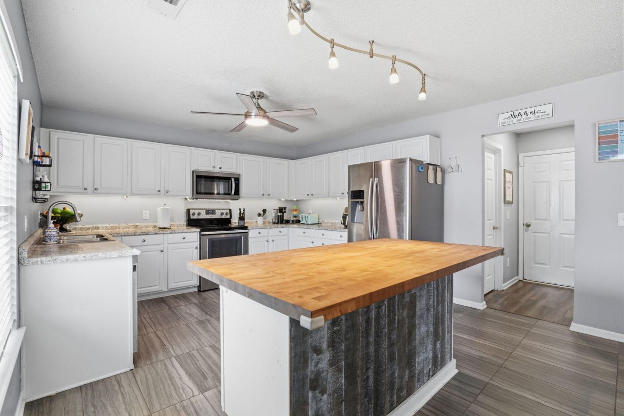 4004 Carolina Bay Drive Photo 5