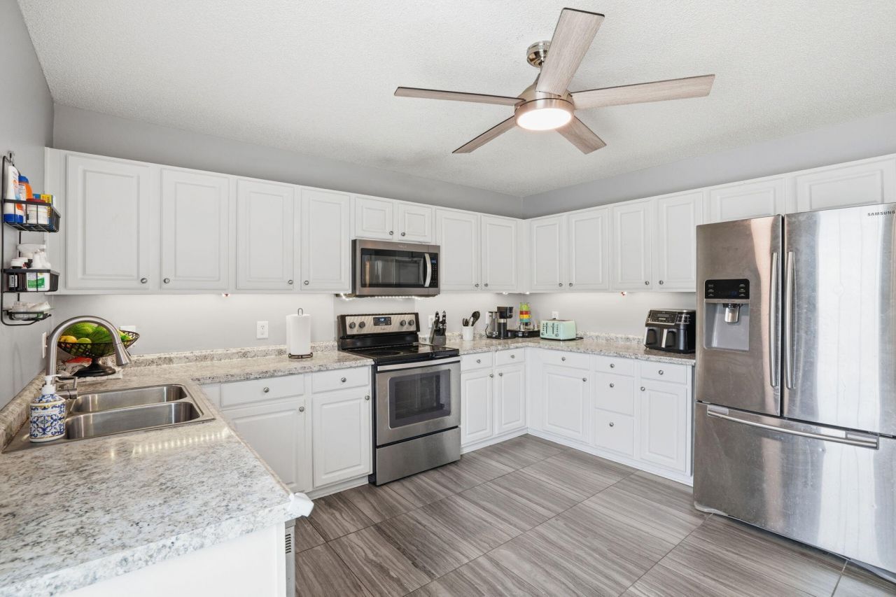 4004 Carolina Bay Drive Photo 6