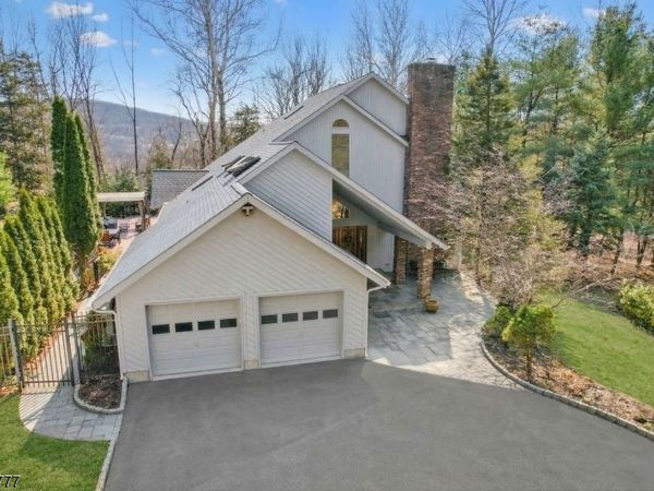 15 Mountain Spring Dr, Sparta, NJ 07871