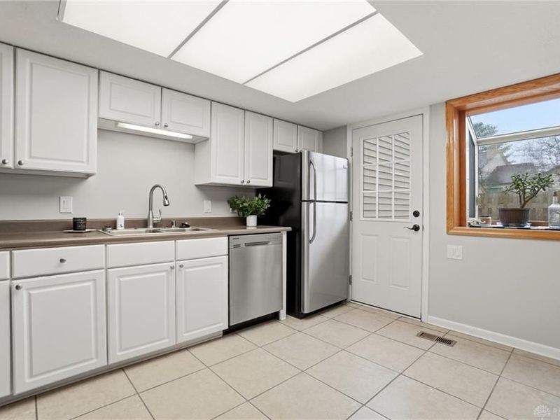 1320 Glastonbury Lane, Washington Township, OH 45459 Photo 19