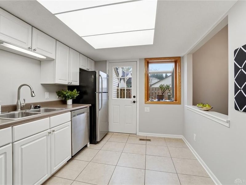 1320 Glastonbury Lane, Washington Township, OH 45459 Photo 23