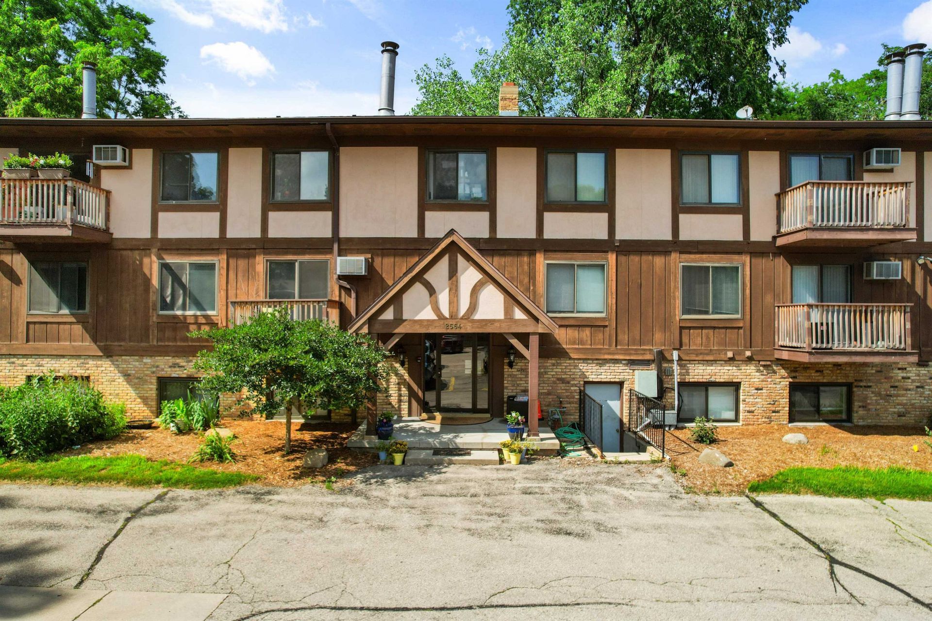 2564 Branch Street, Unit 12, Middleton, WI 53562 Main Photo