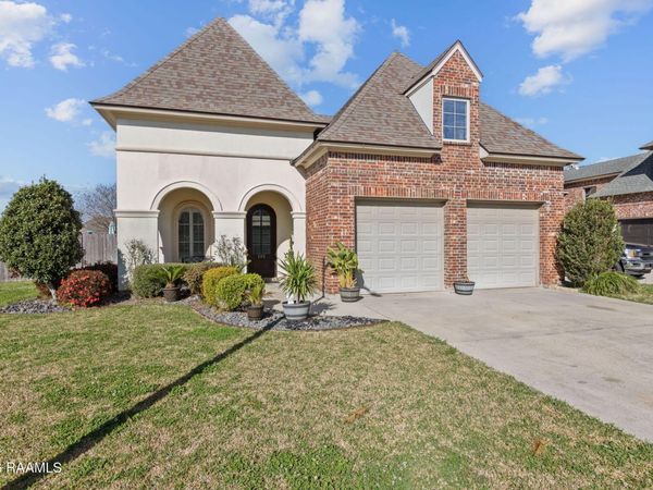 101 Cane Creek Drive, Broussard, LA 70518