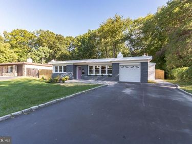 2213 WINDSOR CIRCLE, BROOMALL, PA 19008