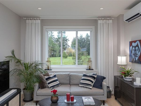 10480 Resthaven Dr, Unit 13, Sidney, BC V8L 3H7