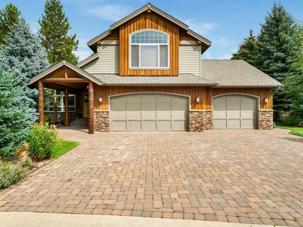 19407 Charleswood Lane, Bend, OR 97702
