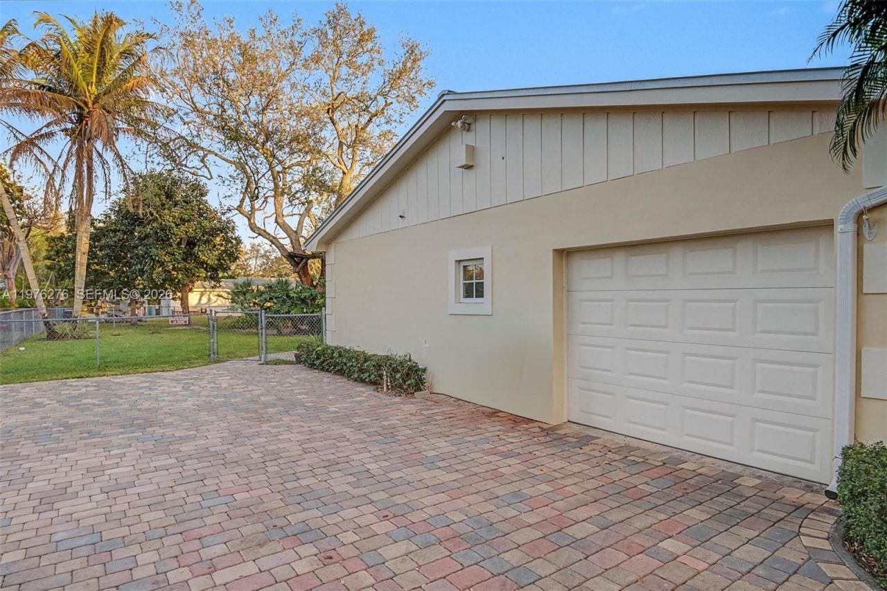 15401 SW 81 Av , Palmetto Bay, FL 33157 Photo