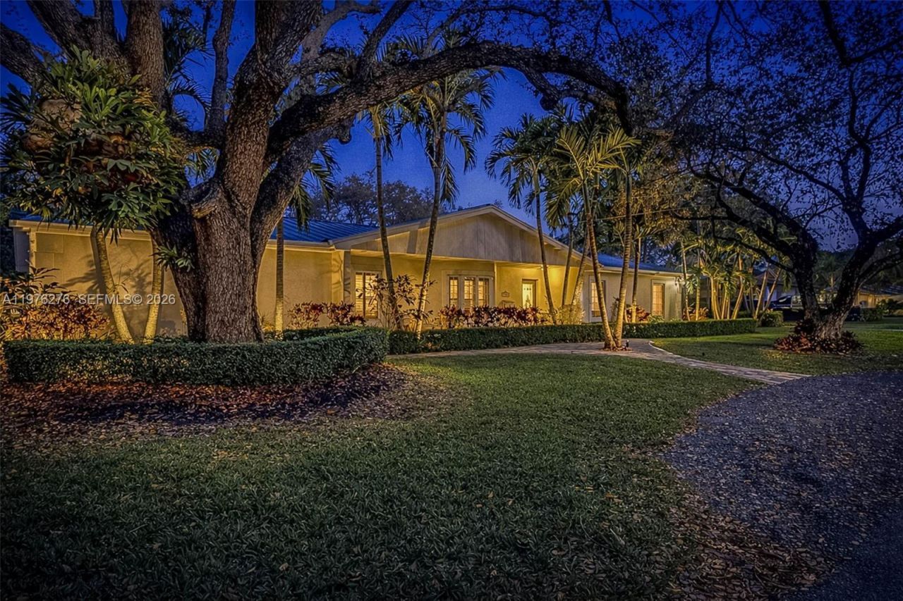 15401 SW 81 Av , Palmetto Bay, FL 33157 Photo