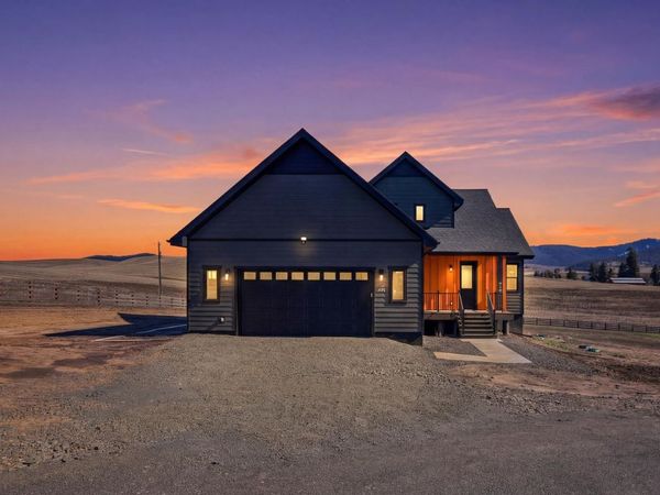 402 N Vine St, Latah, WA 99018