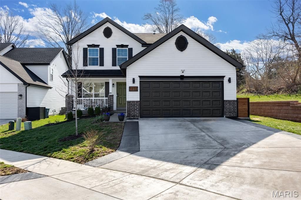 1928 Simba Circle, Saint Louis, MO 63125 Main Photo