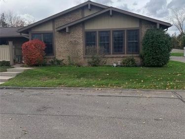 2787 Roundtree Drive , Troy, MI 48083