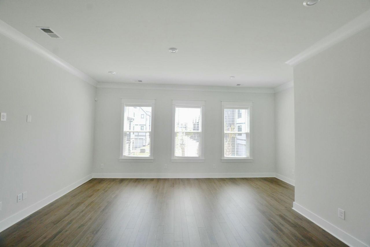 1523 Hidalgo Drive Photo 4