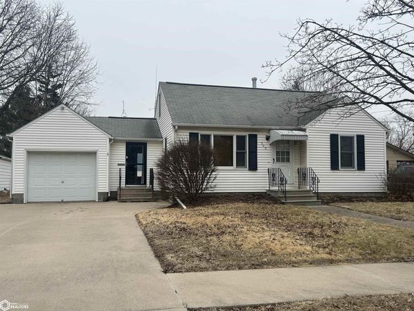 909 S 7Th Street, Fairfield, IA 52556