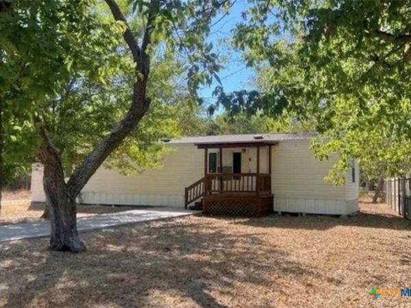 309 Cottonwood Avenue , Luling, TX 78648