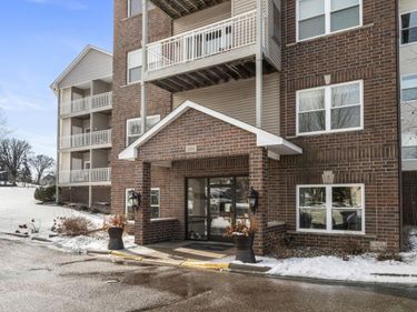 2231 Penn Place N, Unit 208, North Saint Paul, MN 55109