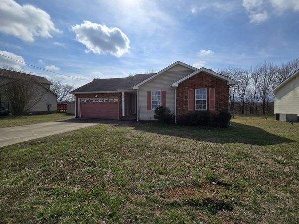 2418 Egret Dr , Clarksville, TN 37042