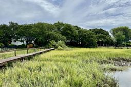 1205 Oak Harbor Boulevard photo 4