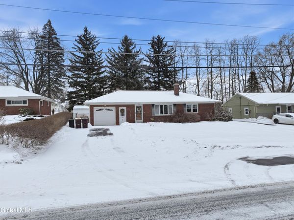 7 James Drive, Loudonville, NY 12211