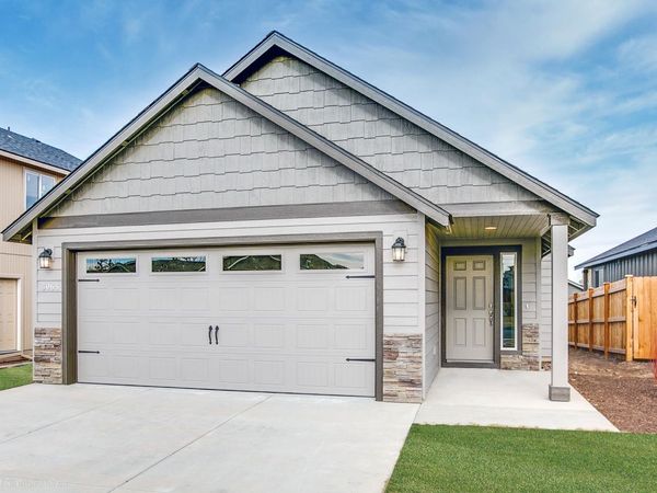 418 N Viewmont Ct, Greenacres, WA 99016