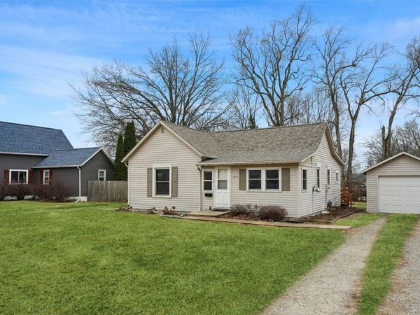 909 E Euclid Avenue, Indianola, IA 50125