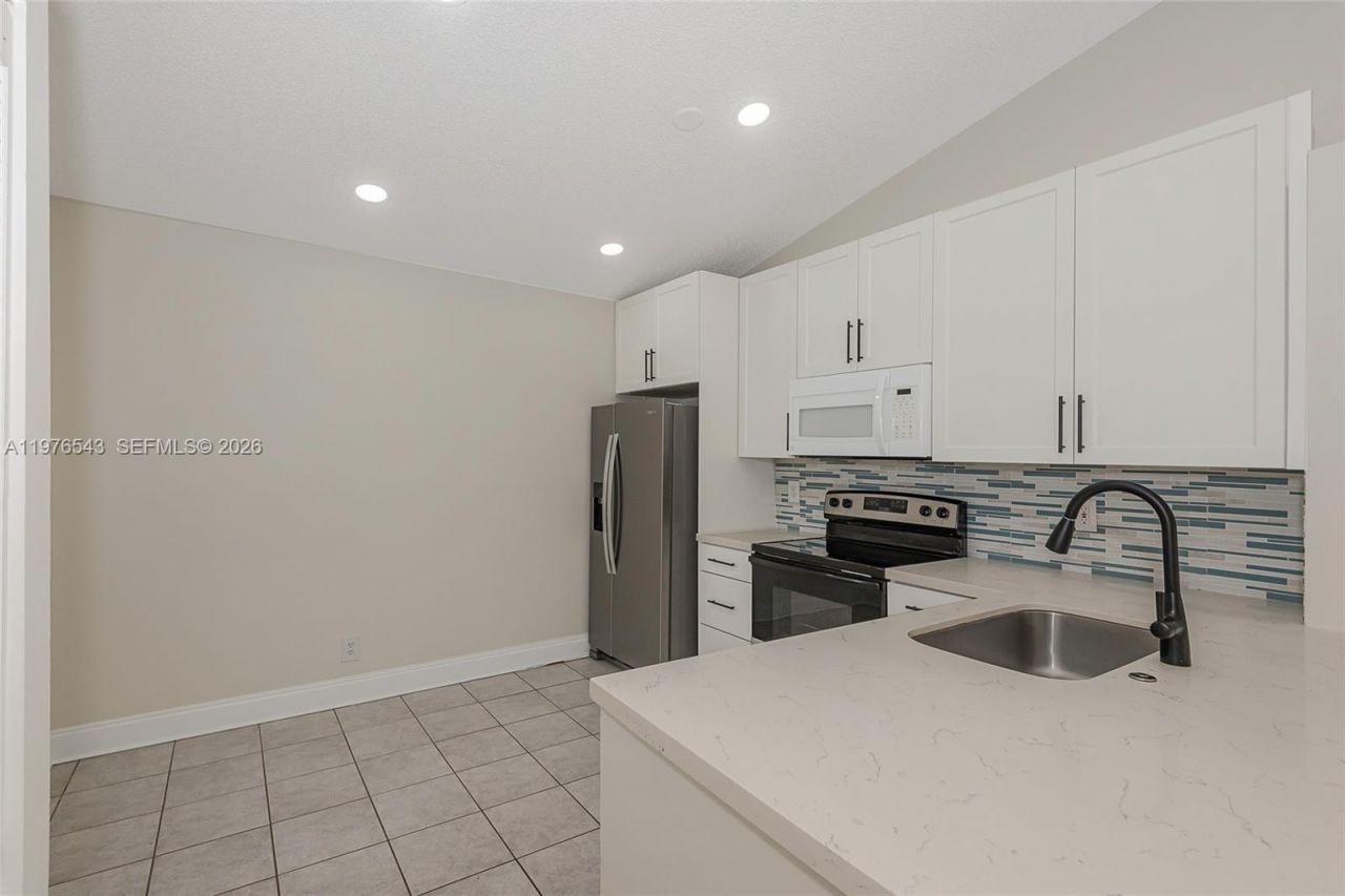 17925 SW 10th Ct, Unit 17925, Pembroke Pines, FL 33029 Photo