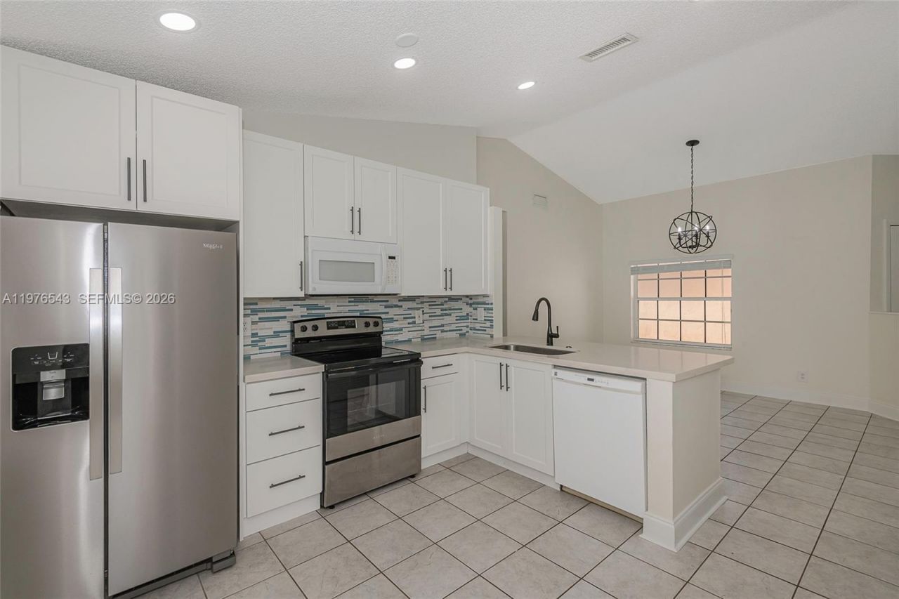 17925 SW 10th Ct, Unit 17925, Pembroke Pines, FL 33029 Photo