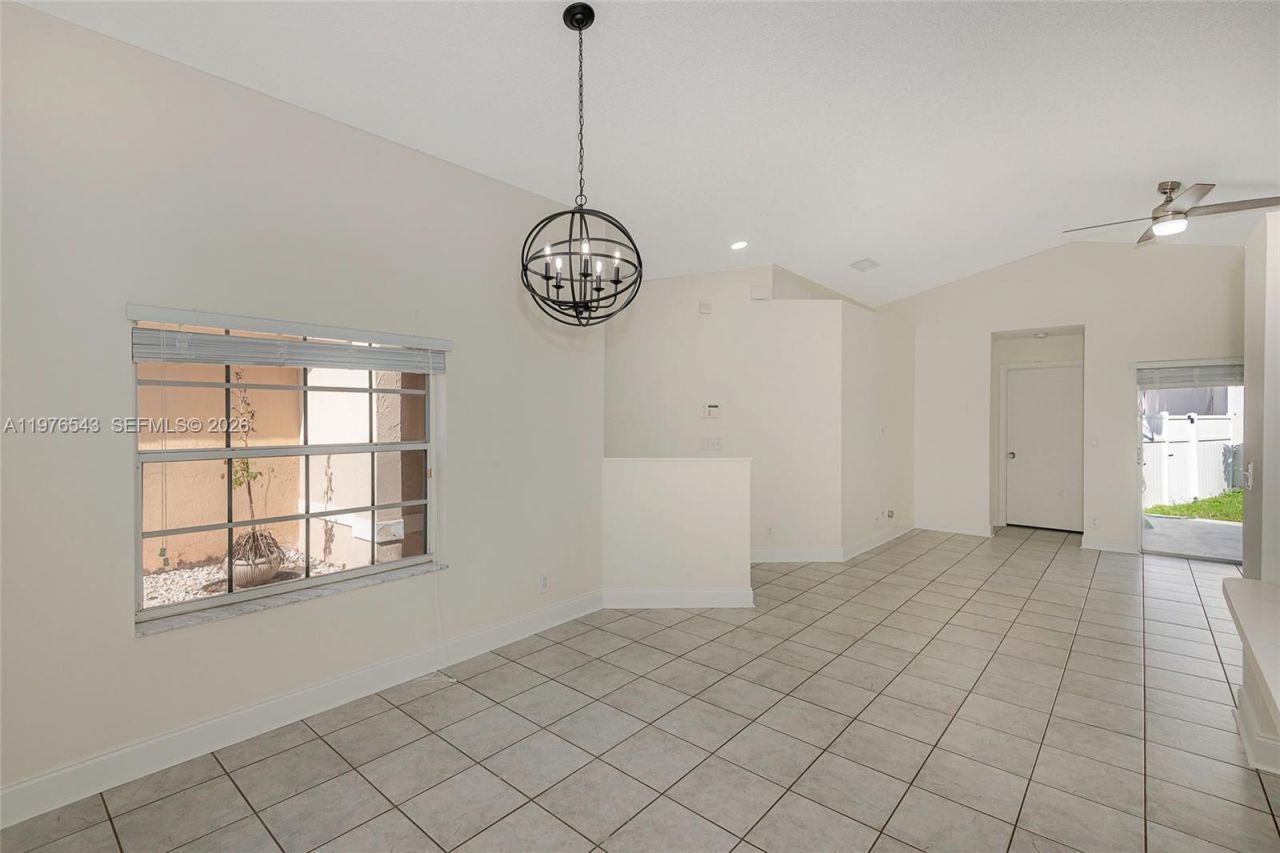 17925 SW 10th Ct, Unit 17925, Pembroke Pines, FL 33029 Photo