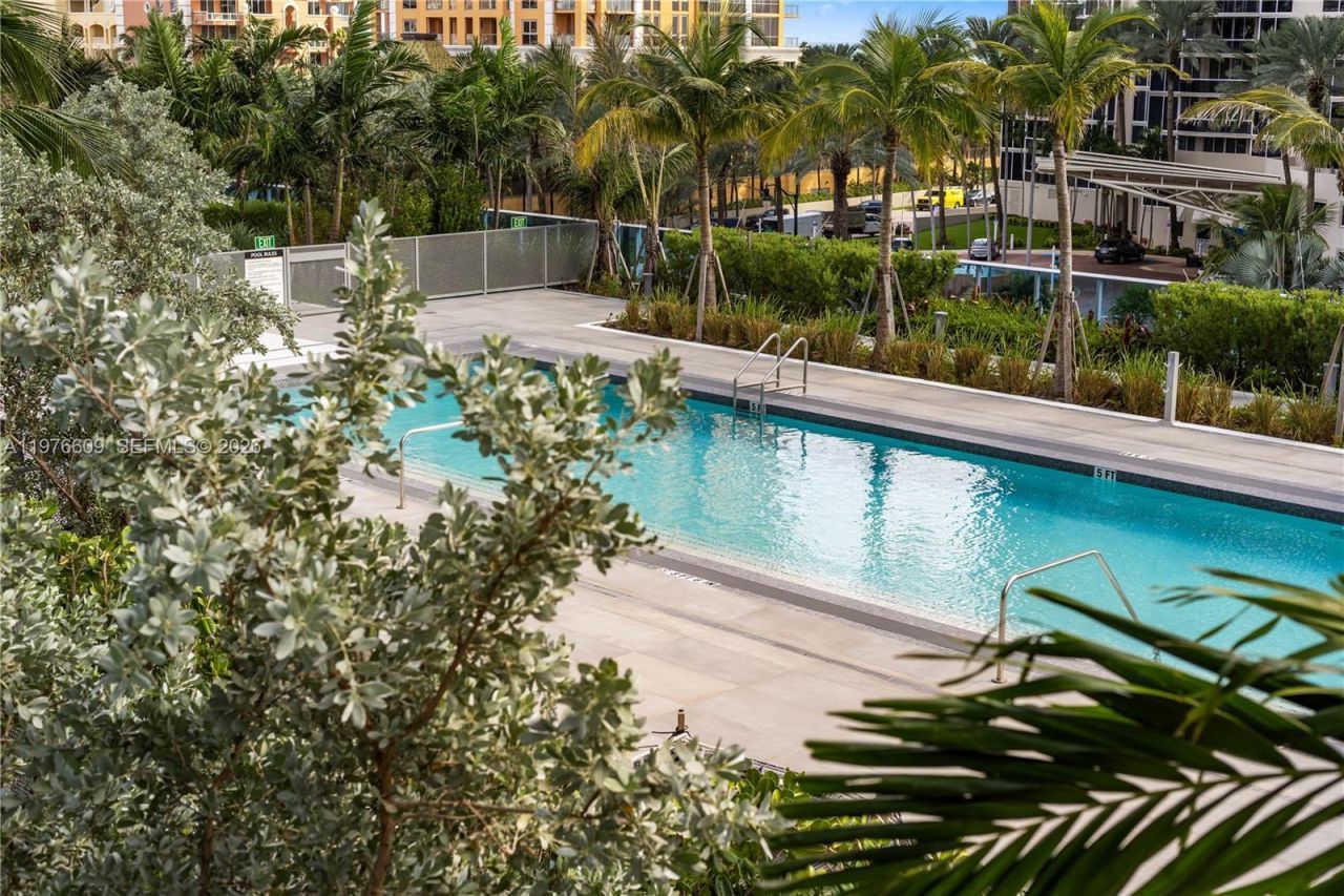 17550 Collins Ave , Unit 502, Sunny Isles Beach, FL 33160 Photo