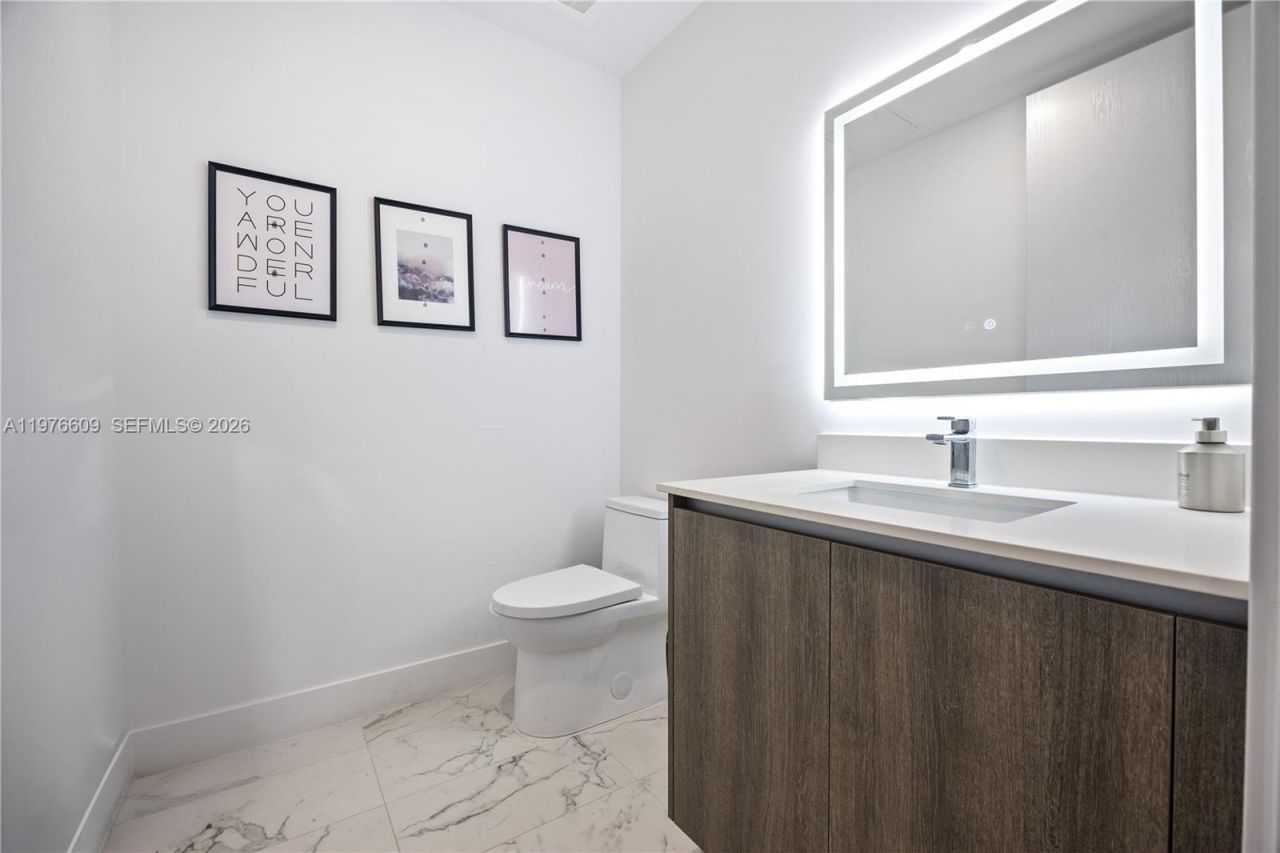 17550 Collins Ave , Unit 502, Sunny Isles Beach, FL 33160 Photo