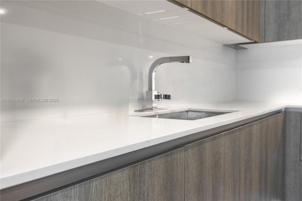 17550 Collins Ave , Unit 502, Sunny Isles Beach, FL 33160 Photo