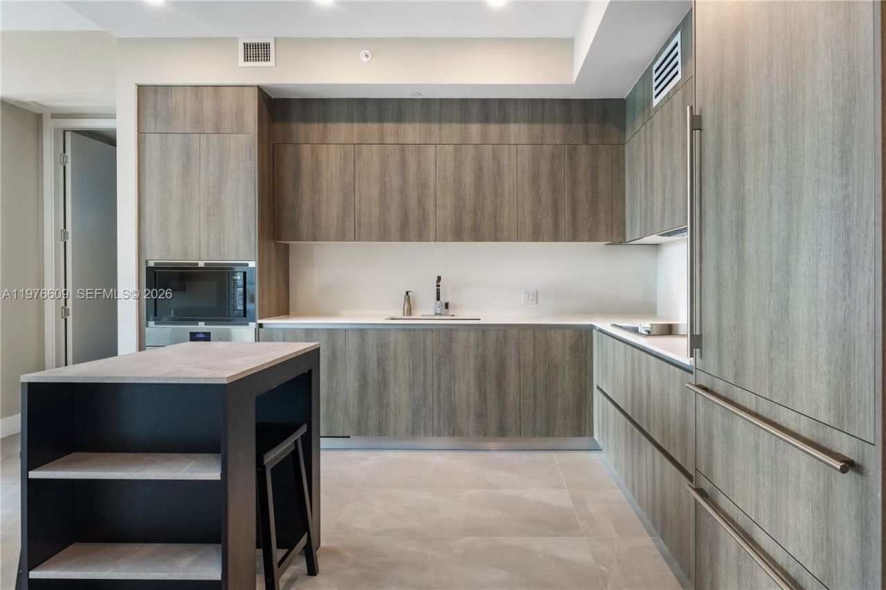 17550 Collins Ave , Unit 502, Sunny Isles Beach, FL 33160 Photo