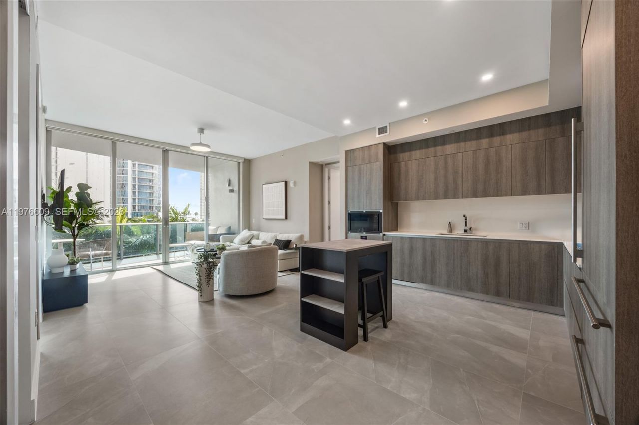 17550 Collins Ave , Unit 502, Sunny Isles Beach, FL 33160 Photo