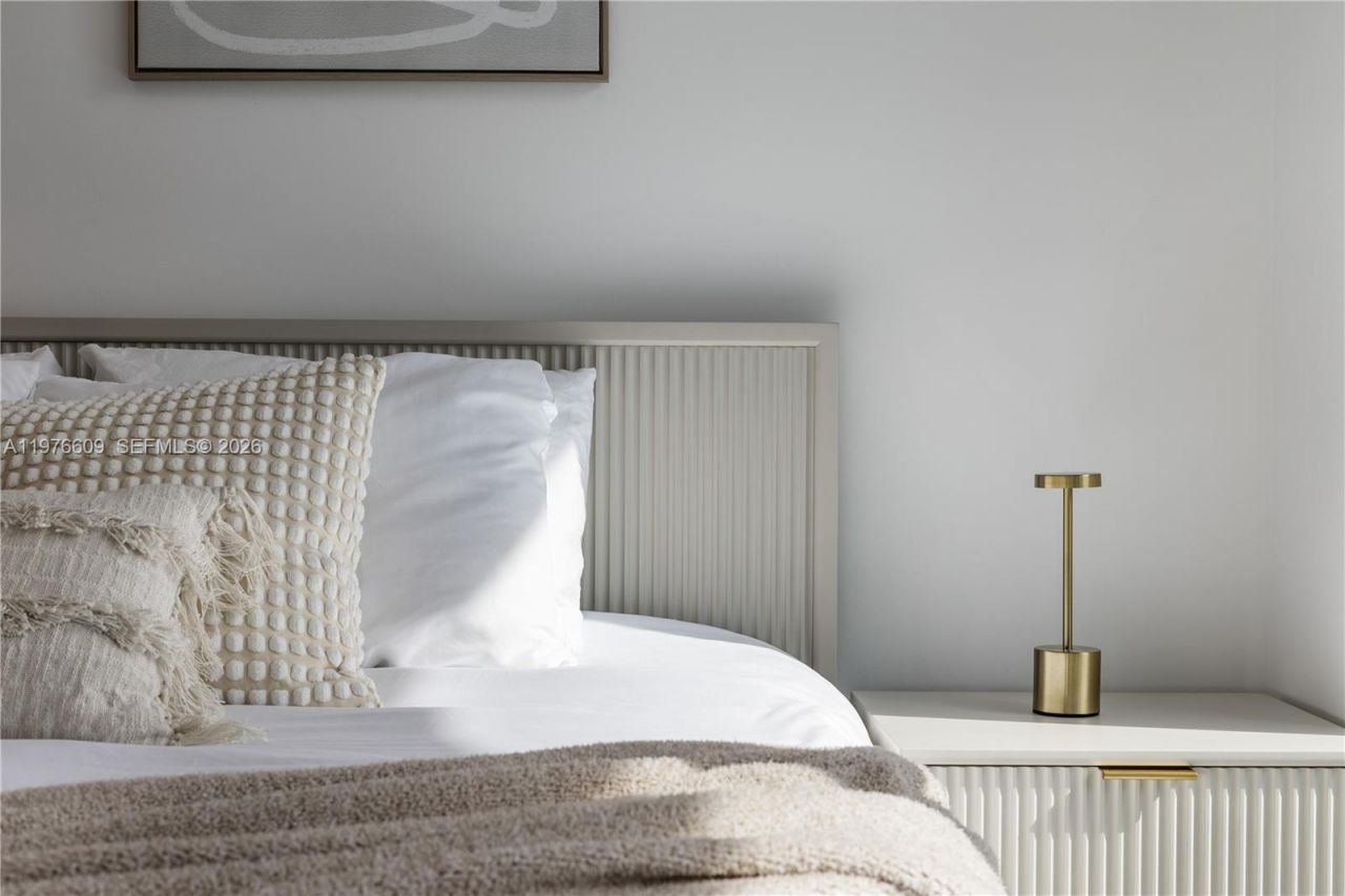 17550 Collins Ave , Unit 502, Sunny Isles Beach, FL 33160 Photo