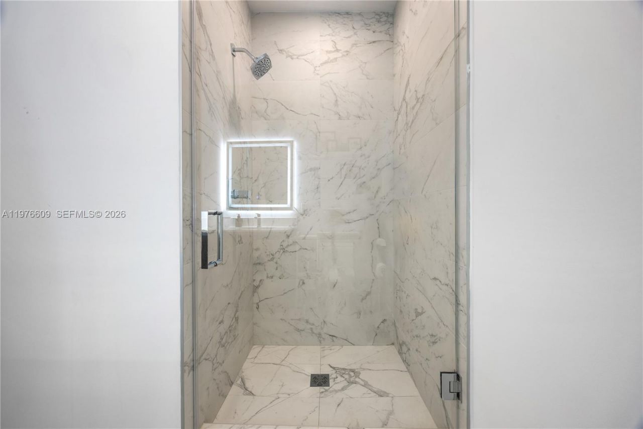 17550 Collins Ave , Unit 502, Sunny Isles Beach, FL 33160 Photo