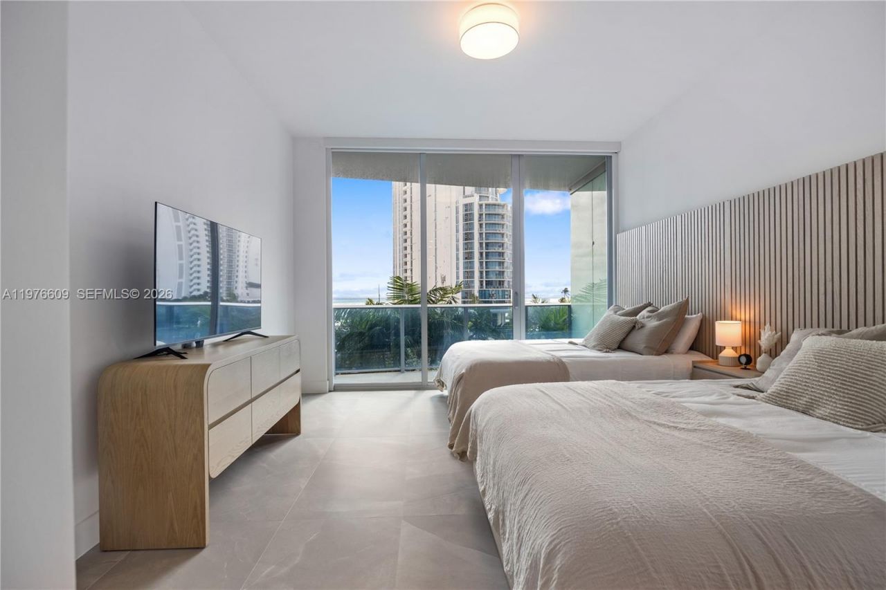 17550 Collins Ave , Unit 502, Sunny Isles Beach, FL 33160 Photo