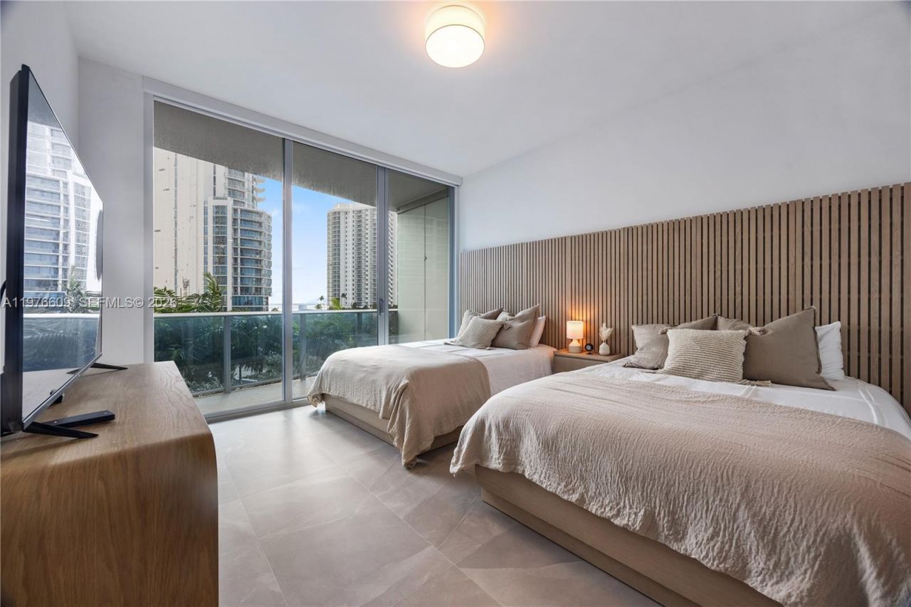 17550 Collins Ave , Unit 502, Sunny Isles Beach, FL 33160 Photo