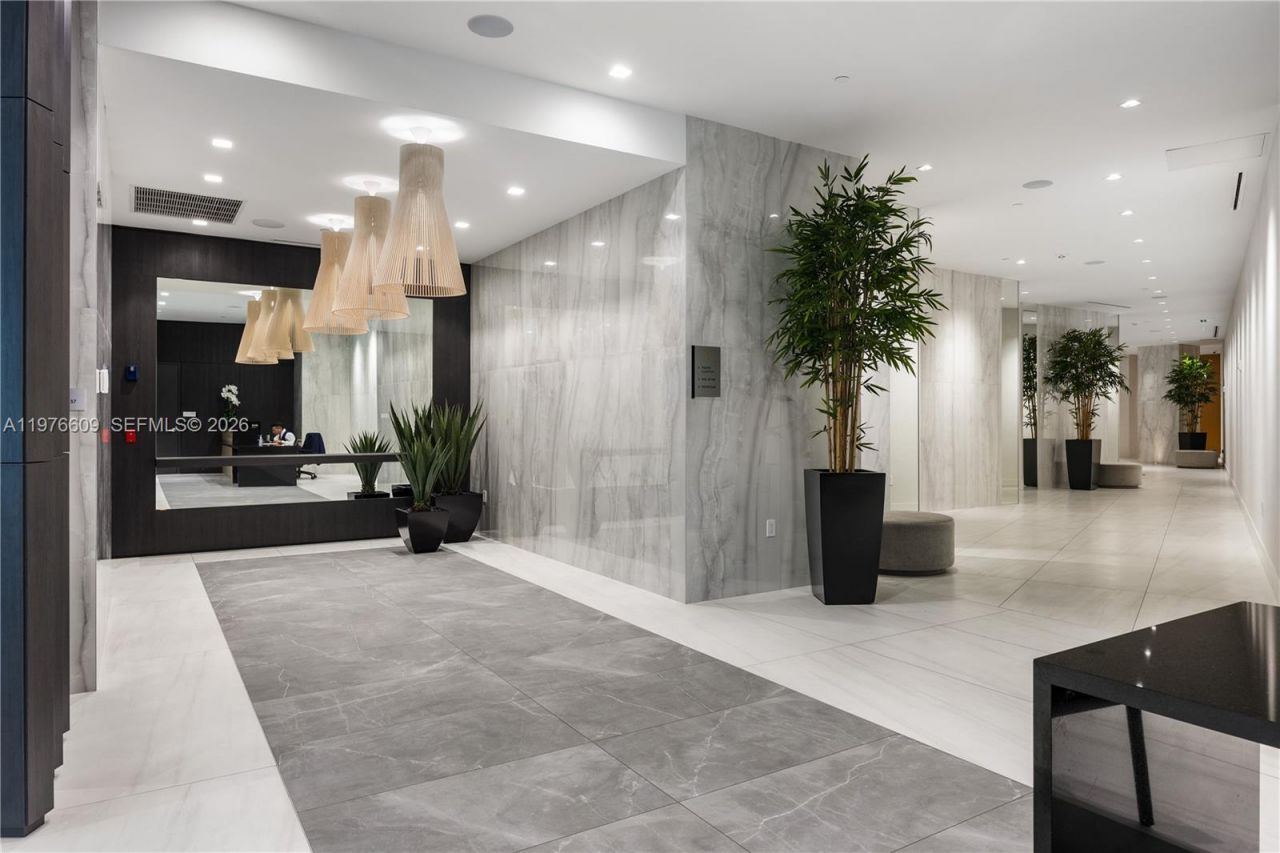 17550 Collins Ave , Unit 502, Sunny Isles Beach, FL 33160 Photo