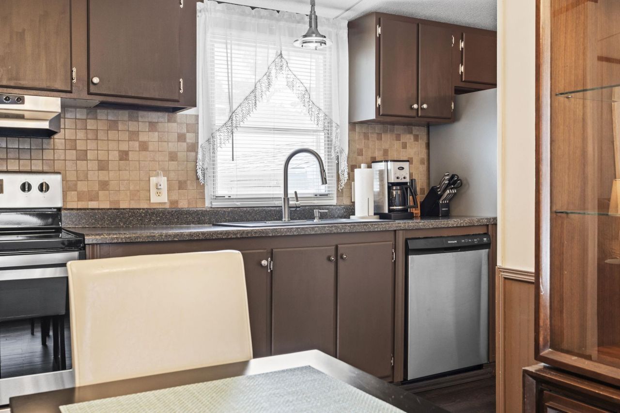 916 Periwinkle Pl. Photo 11