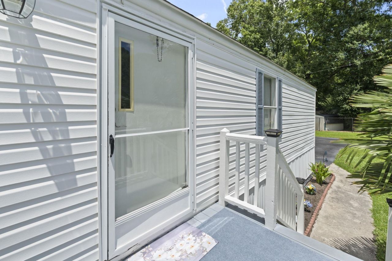 916 Periwinkle Pl. Photo 2