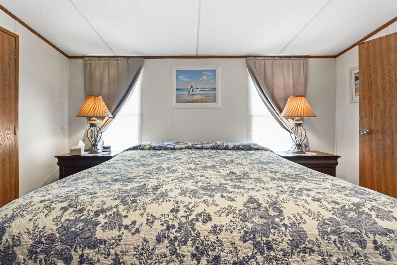 916 Periwinkle Pl. Photo 24