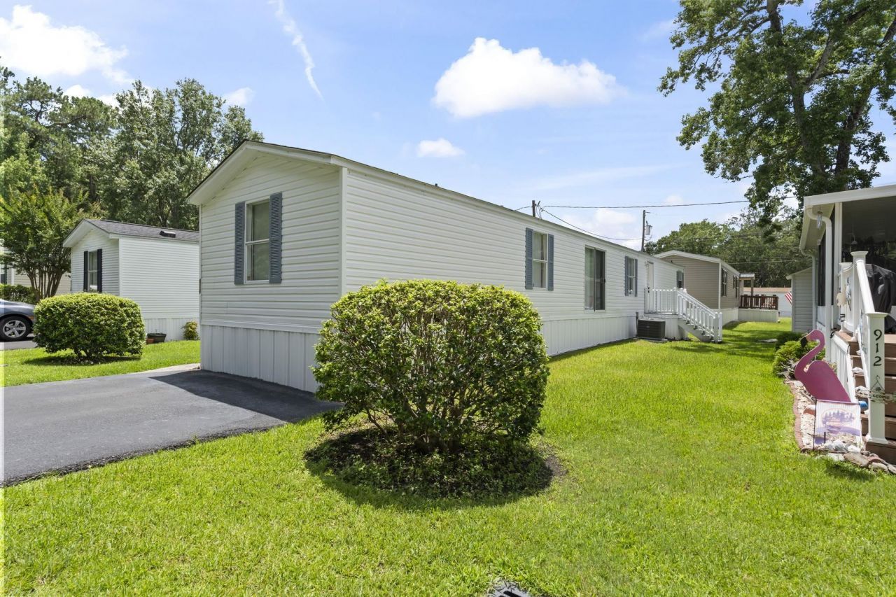 916 Periwinkle Pl. Photo 35