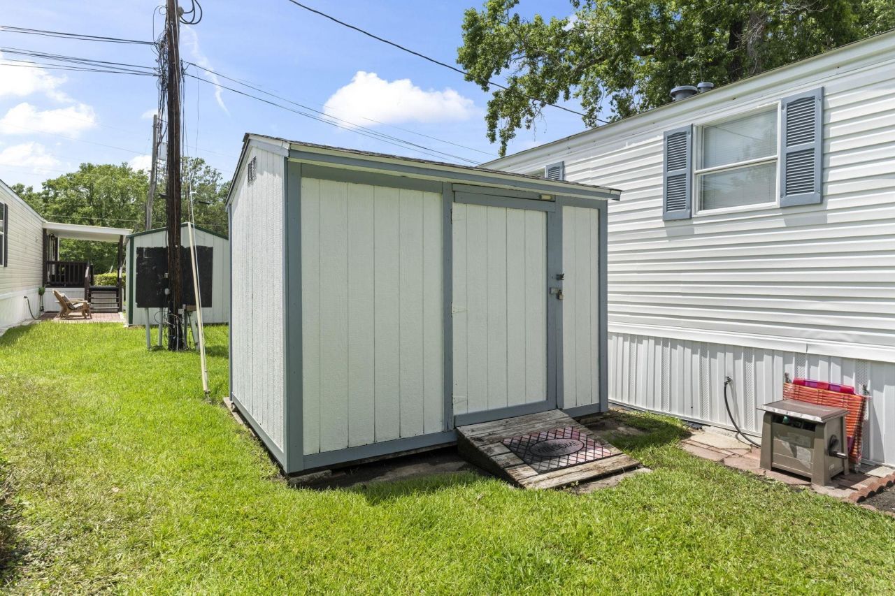 916 Periwinkle Pl. Photo 36