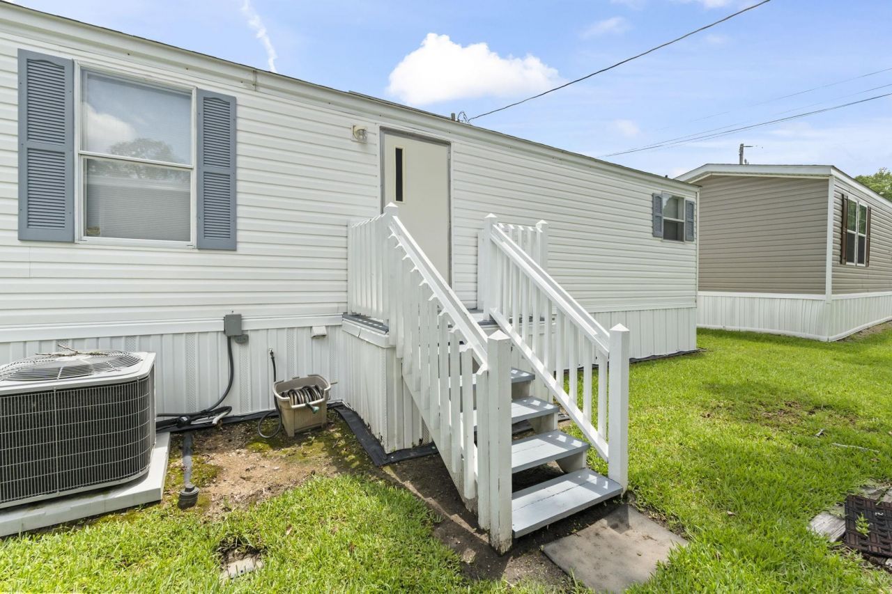 916 Periwinkle Pl. Photo 37