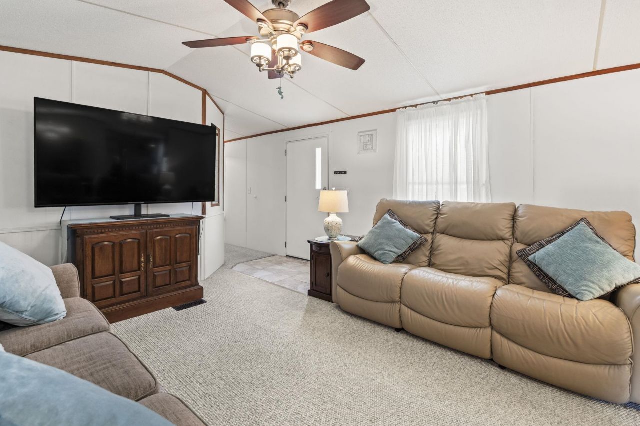 916 Periwinkle Pl. Photo 5