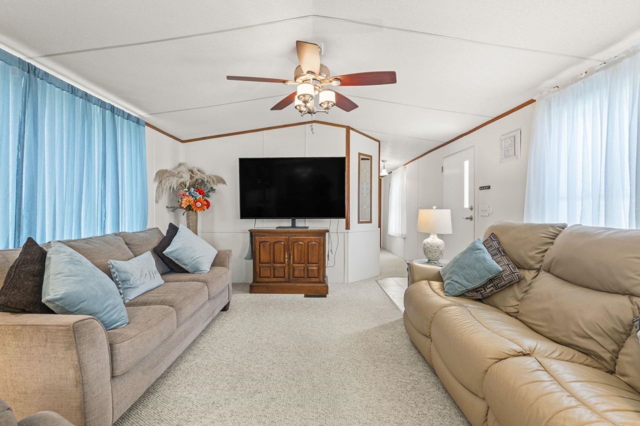 916 Periwinkle Pl. Photo 8